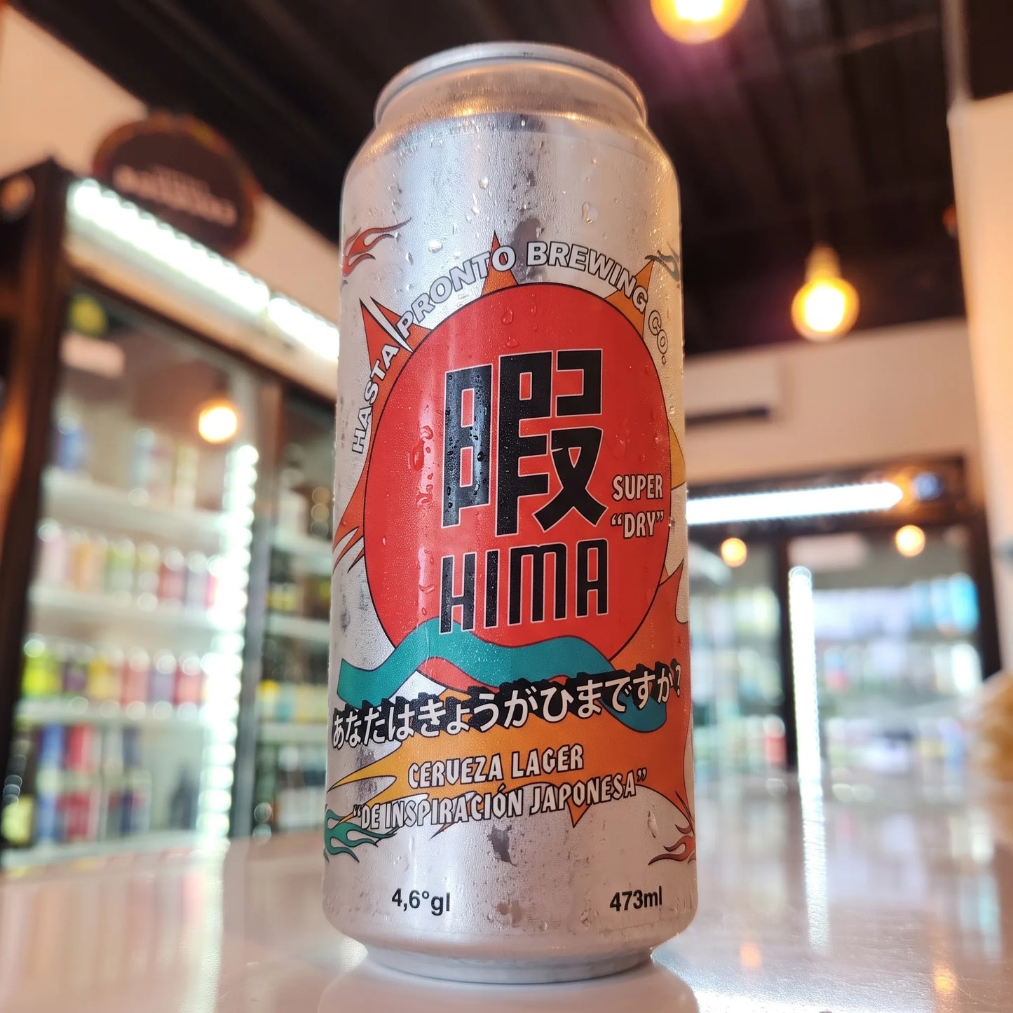Cerveza artesanal Hasta Pronto Hima Lager de Inspiración Japonesa 4.6% ABV 473cc. Disponible en Puerto Cervecero, Puerto Varas Chile.