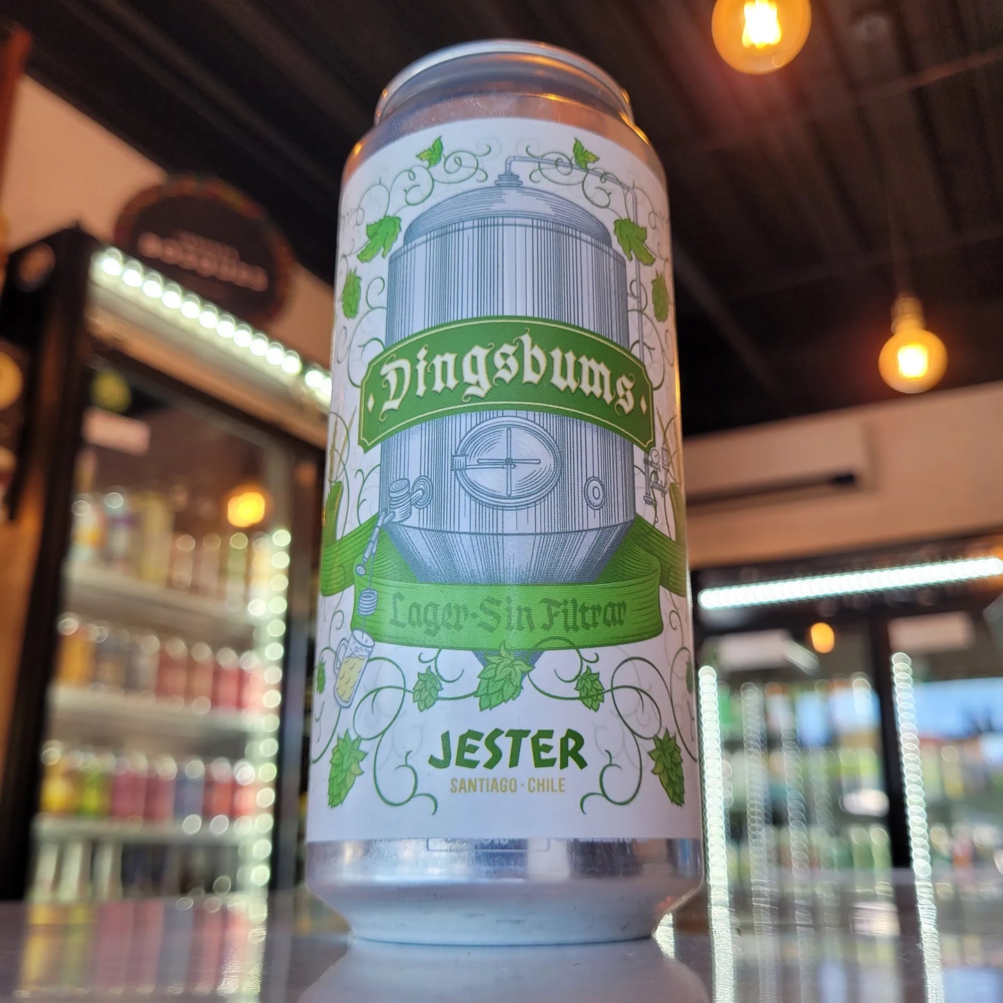 Cerveza artesanal chilena Jester Dingsbums Keller Pils 473cc. Disponible en Puerto Cervecero, Puerto Varas Chile.
