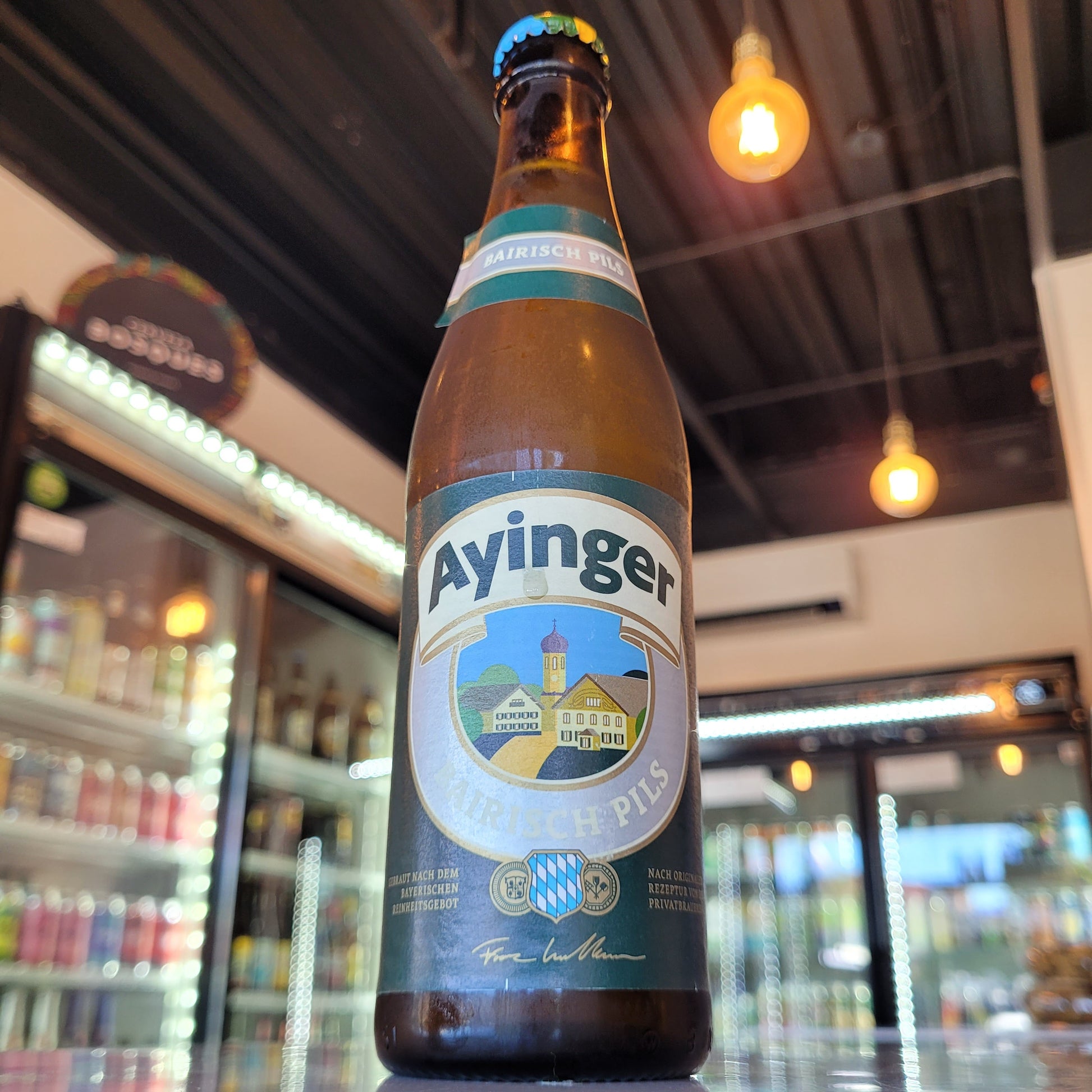Foto de Ayinger Bairisch Pils German Pilsner 330ml - Cerveza Artesanal en Puerto Cervecero, Puerto Varas