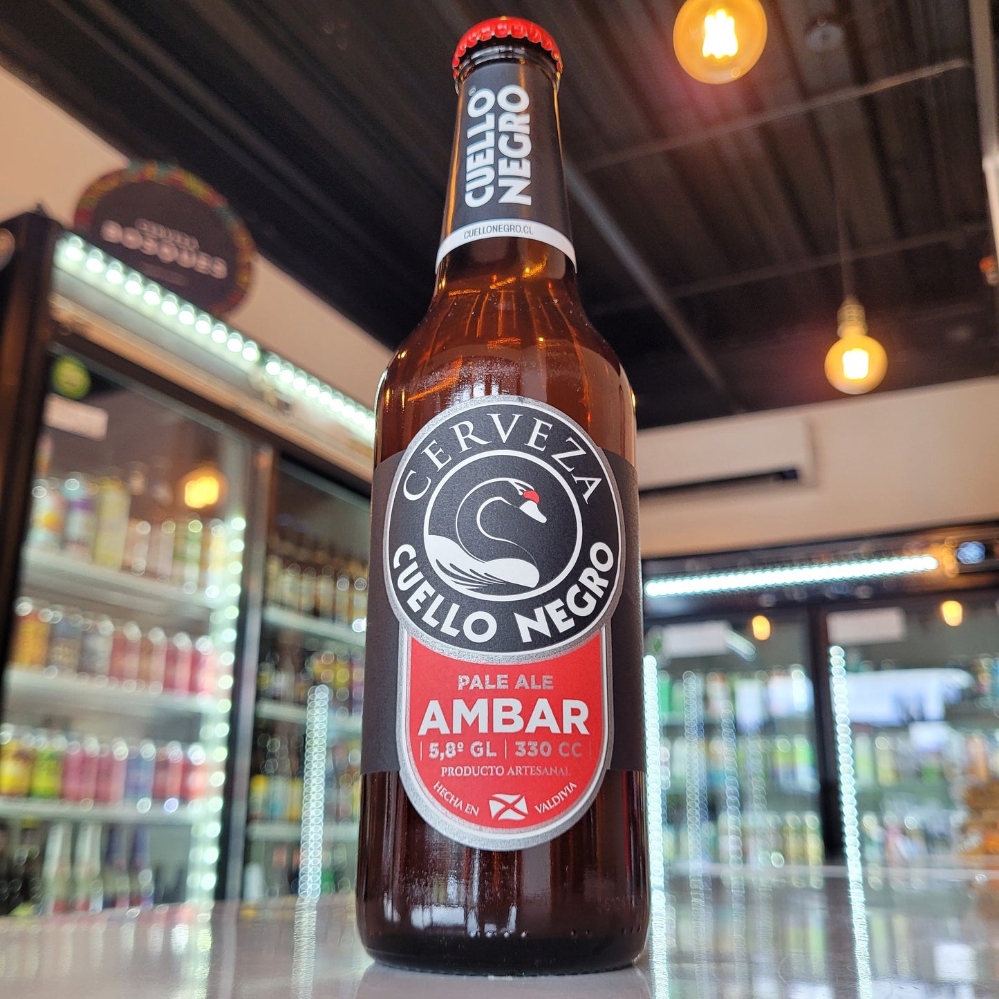 Foto de Cuello Negro Ámbar English Pale Ale 330ml - Cerveza Artesanal en Puerto Cervecero, Puerto Varas