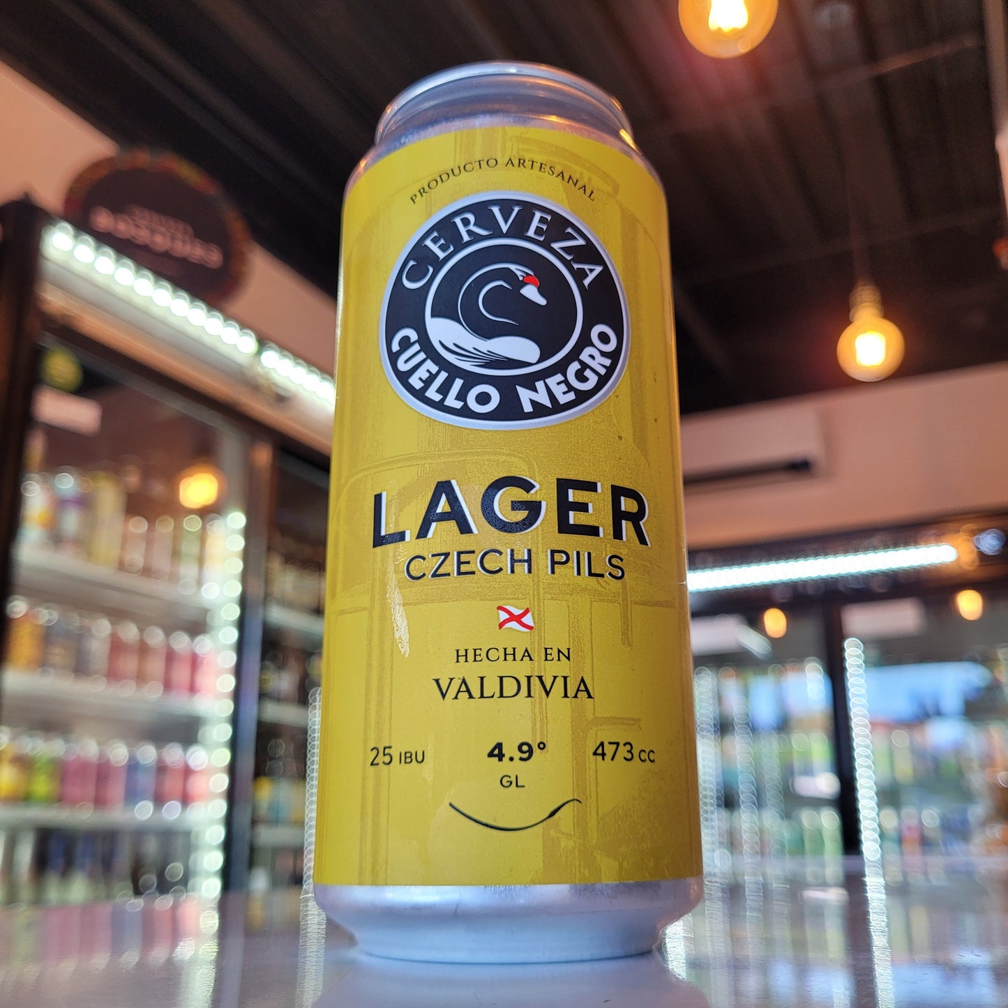 Foto de Cuello Negro Lager Czech Pilsner 473ml - Cerveza Artesanal en Puerto Cervecero, Puerto Varas