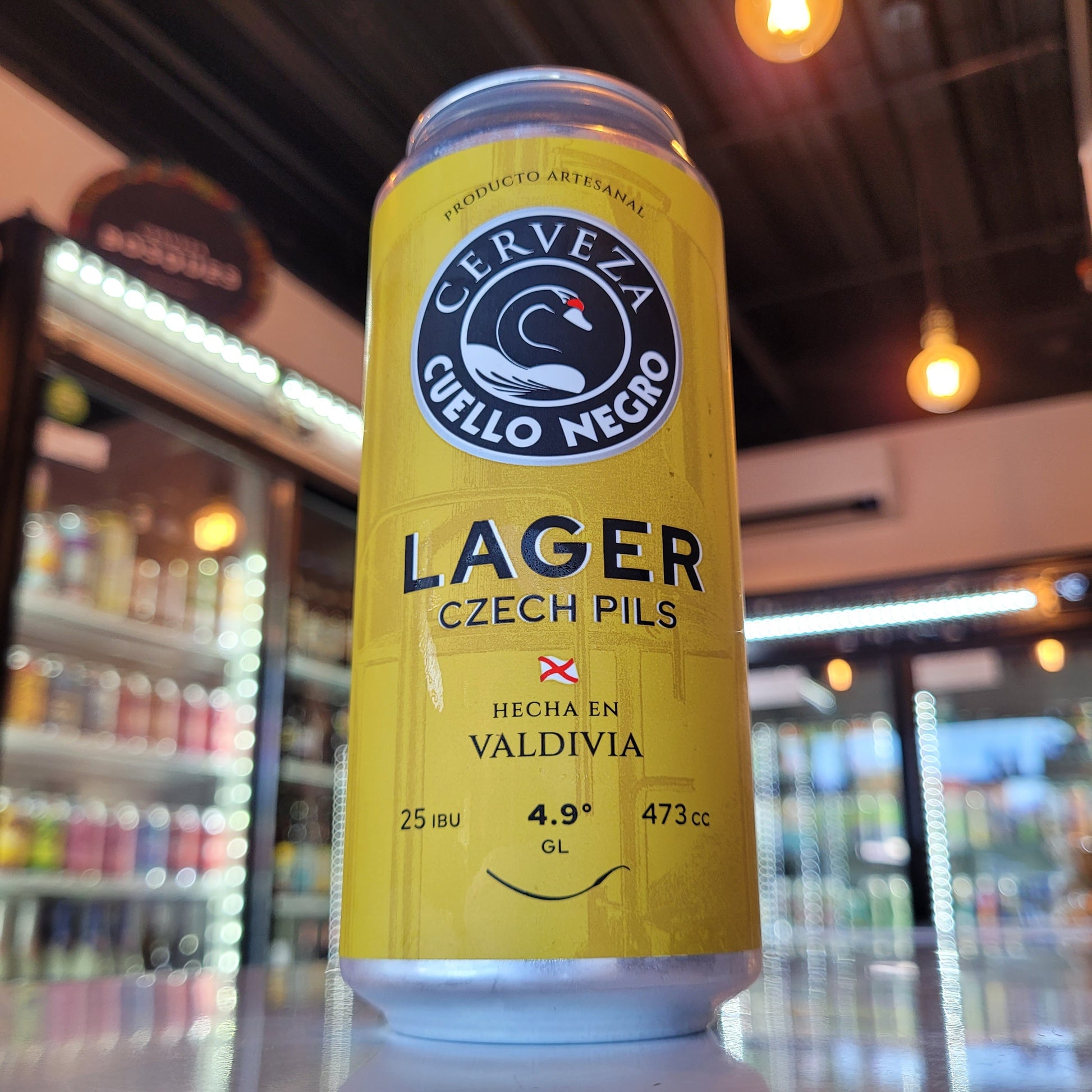 Foto de Cuello Negro Lager Czech Pilsner 473ml - Cerveza Artesanal en Puerto Cervecero, Puerto Varas