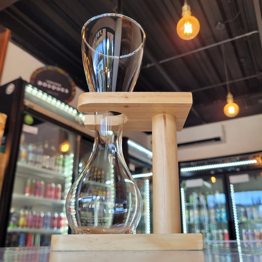 Foto de Kingz Copa Kwak Cristalería Soporte Madera 330ml - Cerveza Artesanal en Puerto Cervecero, Puerto Varas