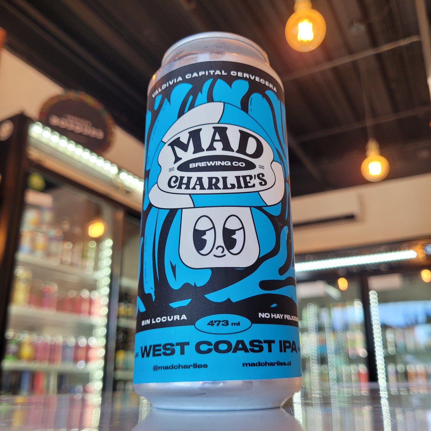Foto de Mad Charlie's West Coast IPA 473ml - Cerveza Artesanal en Puerto Cervecero, Puerto Varas