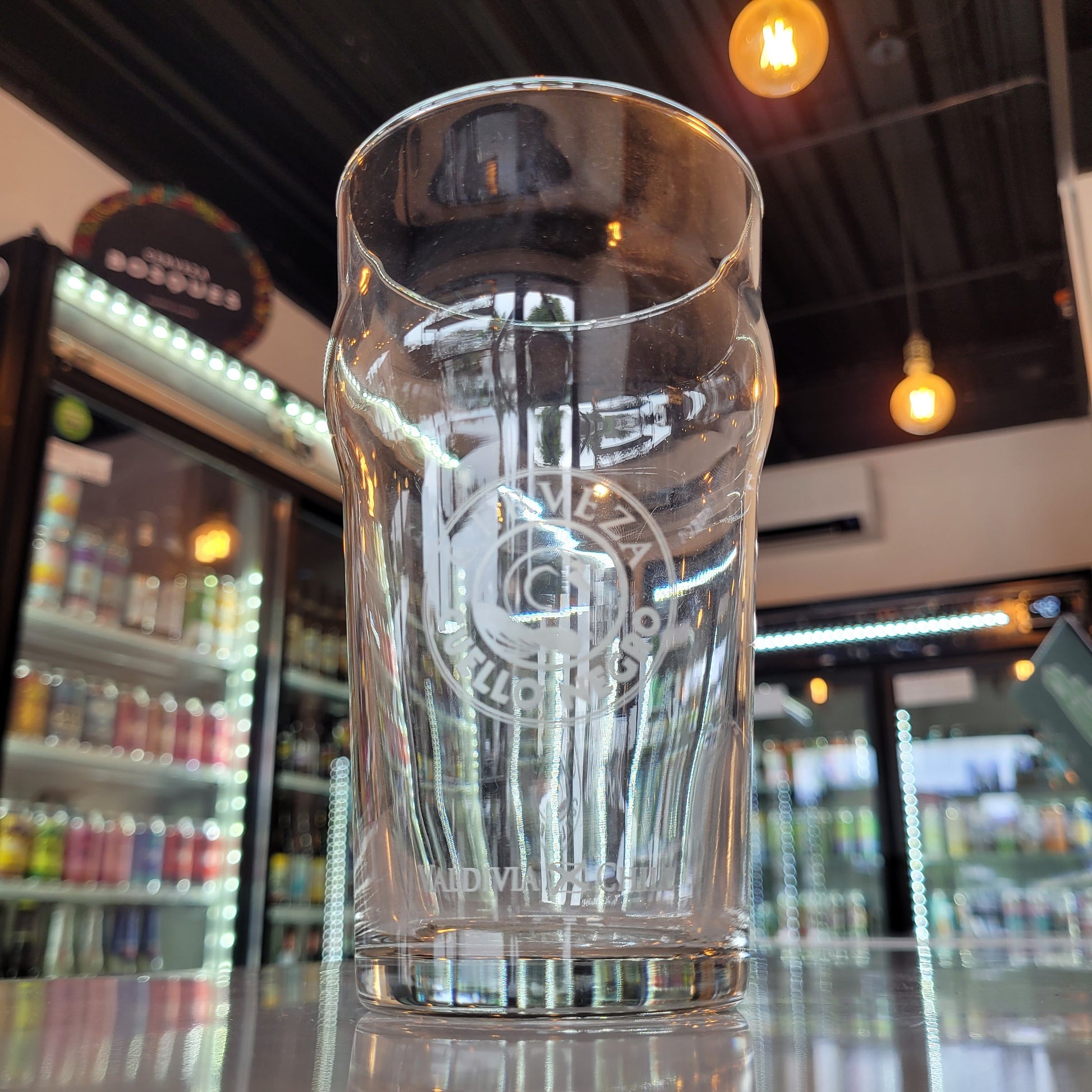 Foto de Cuello Negro Vaso Nonic 591ml - Cerveza Artesanal en Puerto Cervecero, Puerto Varas